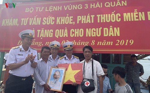 Phát động Chương trình “Hải quân Việt Nam làm điểm tựa cho ngư dân vươn khơi bám biển“ - ảnh 1