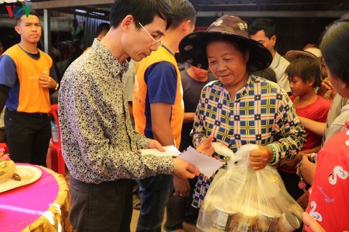Cứu trợ đồng bào Việt kiều bị ảnh hưởng do lũ lụt tại Campuchia - ảnh 1