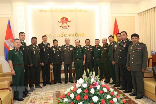 Việt Nam - Campuchia tăng cường hợp tác quốc phòng - ảnh 1