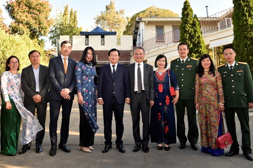 Phó Thủ tướng Trịnh Đình Dũng thăm Đại sứ quán Việt Nam tại Australia và gặp mặt kiều bào - ảnh 2