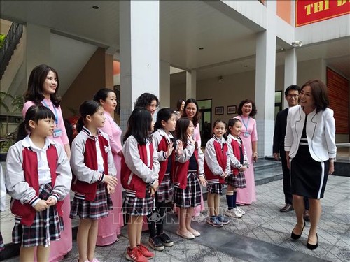 Phu nhân Bộ trưởng Ngoại giao Nhật Bản thăm trường Tiểu học Chu Văn An (Hà Nội) - ảnh 1