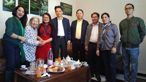 Đại sứ quán Việt Nam thăm hỏi cộng đồng người Việt tại Alger - ảnh 1