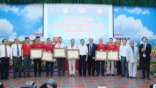 Gốm Đất Việt xác lập 6 kỷ lục Việt Nam - ảnh 1