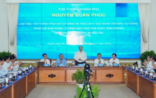 Thủ tướng Nguyễn Xuân Phúc làm việc với lãnh đạo Thành phố Hồ Chí Minh về giải ngân vốn đầu tư công - ảnh 1