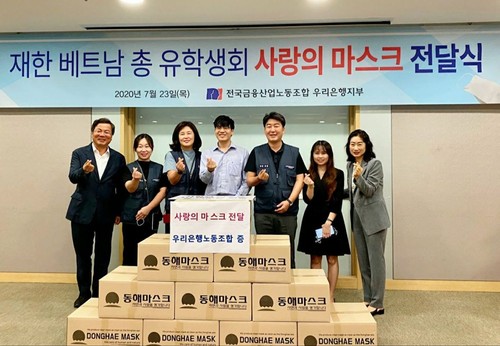 Ngân hàng Woori tài trợ 10.000 khẩu trang cho du học sinh Việt Nam tại Hàn Quốc - ảnh 3