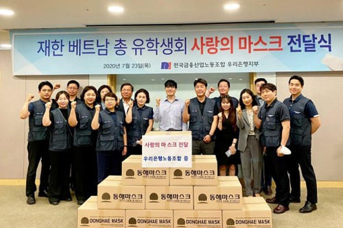 Ngân hàng Woori tài trợ 10.000 khẩu trang cho du học sinh Việt Nam tại Hàn Quốc - ảnh 4