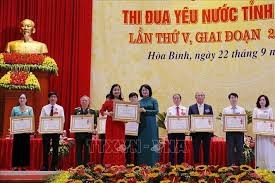 Phó Chủ tịch nước Đặng Thị Ngọc Thịnh dự Đại hội thi đua yêu nước tỉnh Hòa Bình - ảnh 1