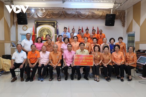 Kiều bào tỉnh Udon Thani (Thái Lan) quyên góp ủng hộ đồng bào miền Trung - ảnh 1