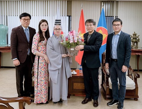 Đại sứ quán Việt Nam sát cánh cùng cộng đồng và bà con Phật tử Việt Nam tại Hàn Quốc - ảnh 1