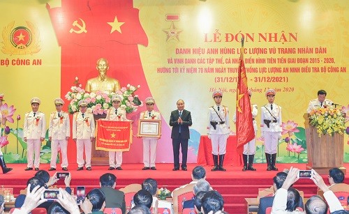 Thủ tướng Nguyễn Xuân Phúc trao danh hiệu Anh hùng tặng Cục An ninh điều tra - ảnh 1