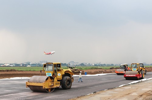 Thử nghiệm đường băng sân bay Tân Sơn Nhất - ảnh 1