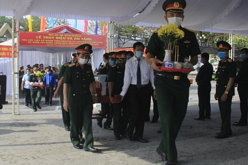 Tỉnh Quảng Trị tổ chức truy điệu, an táng 24 hài cốt liệt sĩ Việt Nam hy sinh tại Lào - ảnh 1