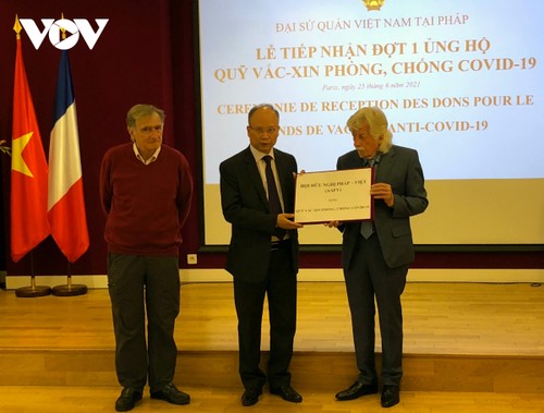 Thủ đô Vientian (Lào) và cộng đồng người Việt Nam tại Pháp ủng hộ Việt Nam chống  dịch COVID-19 - ảnh 1