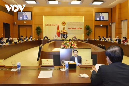 Chủ tịch Quốc hội Vương Đình Huệ chủ trì Phiên họp về hoàn thiện cơ chế bảo vệ Hiến pháp - ảnh 2