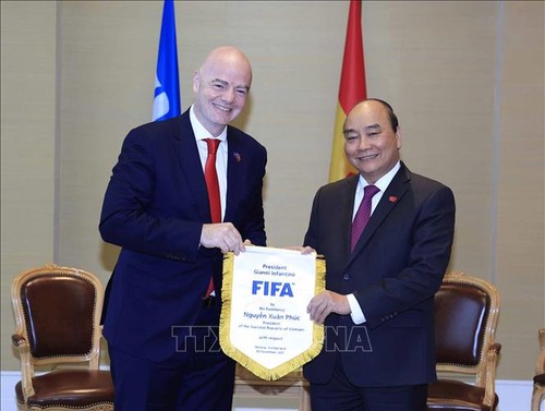 FIFA tiếp tục hợp tác, hỗ trợ giúp phát triển bóng đá Việt Nam - ảnh 1