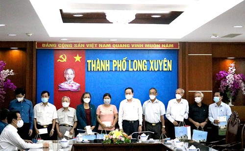 Phó Chủ tịch Thường trực Quốc hội Trần Thanh Mẫn tặng quà Tết gia đình chính sách tại An Giang - ảnh 1