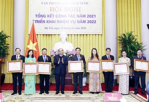 Chủ tịch nước Nguyễn Xuân Phúc dự Hội nghị triển khai nhiệm vụ năm 2022 của Văn phòng Chủ tịch nước - ảnh 2
