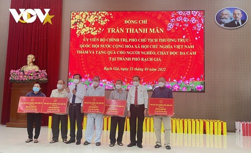 Phó Chủ tịch Quốc hội thăm và tặng quà tết tại tỉnh Kiên Giang - ảnh 2