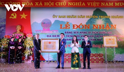 Đón nhận Bằng xếp hạng Di tích lịch sử quốc gia nơi Đài Tiếng nói Việt Nam phát sóng tại hang Ngườm Chiêng (Cao Bằng) - ảnh 1
