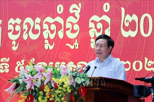 Phó Thủ tướng Thường trực Phạm Bình Minh dự họp mặt Tết Chôl Chnăm Thmây của đồng bào Khmer - ảnh 1