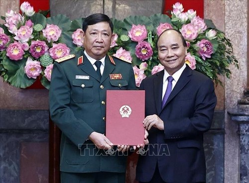 Chủ tịch nước trao quyết định thăng quân hàm cho Phó Tổng Tham mưu trưởng QĐND Việt Nam - ảnh 1