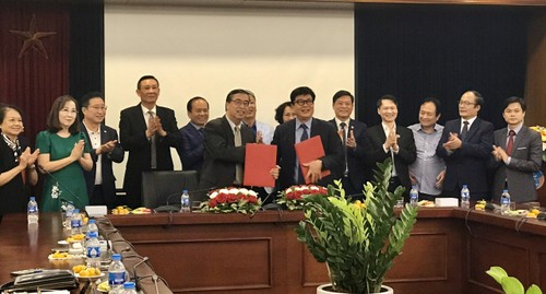 Ký kết hợp tác giữa Hội liên lạc với người Việt Nam ở nước ngoài và Liên đoàn Luật sư Việt Nam - ảnh 1