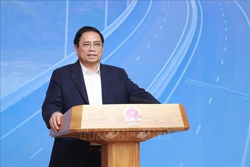 Thủ tướng Phạm Minh Chính: Chính phủ sẽ bổ sung thêm một số tuyến đường bộ cao tốc giữa các vùng miền - ảnh 1