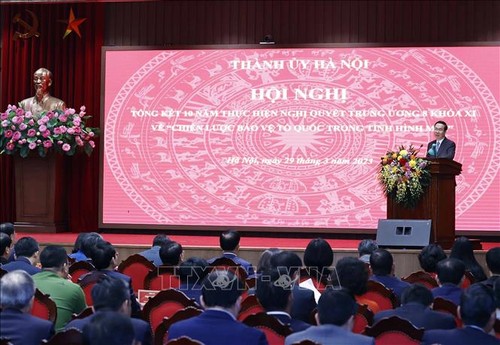 Chủ tịch nước Võ Văn Thưởng dự Hội nghị Tổng kết 10 năm thực hiện Chiến lược bảo vệ Tổ quốc của thành phố Hà Nội - ảnh 1