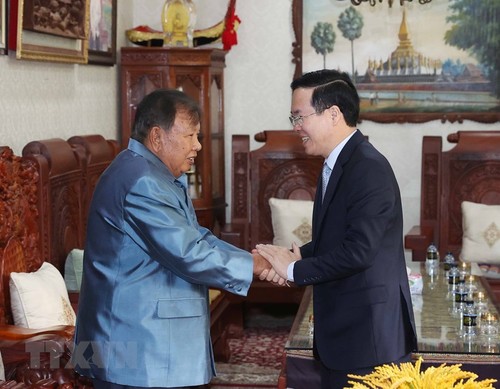 Chủ tịch nước Võ Văn Thưởng thăm các vị nguyên lãnh đạo cấp cao của Lào - ảnh 2