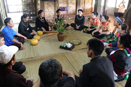 Đồng bào các dân tộc Việt Nam với chuỗi hoạt động “Tháng Năm nhớ Bác”  - ảnh 2
