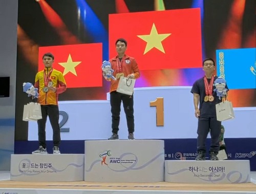 Việt Nam giành 2 huy chương vàng ở giải cử tạ châu Á 2023  - ảnh 1