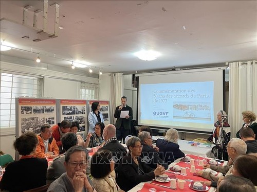 Hội người Việt Nam tại Pháp tổ chức gặp mặt và triển lãm ảnh tư liệu - ảnh 1