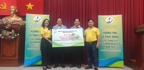 Đoàn đại biểu người Việt Nam ở nước ngoài trồng cây hưởng ứng Lễ phát động “Tết trồng cây đời đời nhớ ơn Bác Hồ” 2023 - ảnh 1