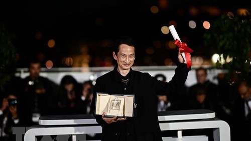 Liên hoan phim Cannes 2023: Trần Anh Hùng đoạt giải Đạo diễn xuất sắc nhất. Phạm Thiên Ân giành giải Ống kính vàng - ảnh 1
