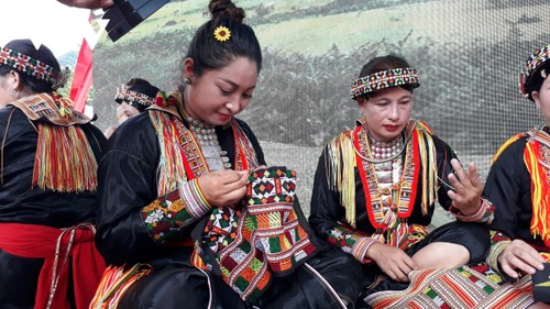 Sôi động Ngày hội văn hóa dân tộc Dao - ảnh 2