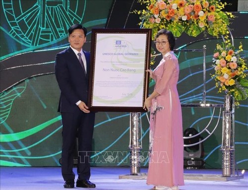 Đón Bằng Chứng nhận danh hiệu Công viên địa chất toàn cầu UNESCO non nước Cao Bằng sau kỳ tái thẩm định - ảnh 1