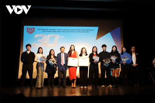 Hội thảo hướng nghiệp cho thanh thiếu niên người Việt tại Cộng hòa Czech - ảnh 1