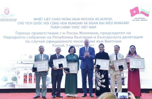 Chủ tịch Quốc hội Bulgaria gặp gỡ những người Việt Nam từng học tập, công tác tại Bulgaria - ảnh 1