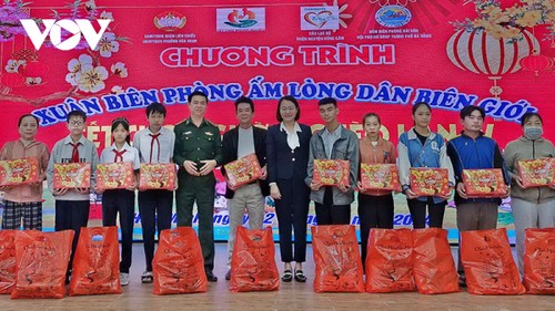 Chương trình “Xuân Biên phòng ấm lòng dân biên giới” trao quà Tết tặng người nghèo ở Đà Nẵng - ảnh 1