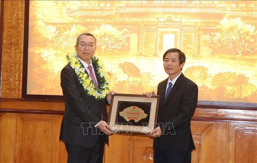 Trao tặng danh hiệu “Công dân danh dự tỉnh Thừa Thiên - Huế” cho Giáo sư Hattori Tadashi - ảnh 1