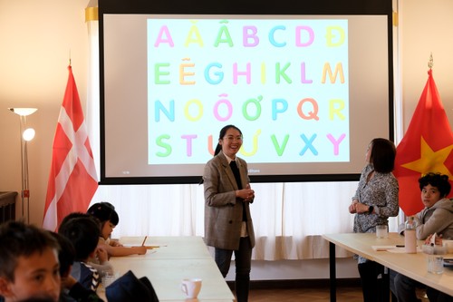 Khai giảng lớp  học tiếng Việt cho con em cộng đồng người Việt Nam tại Đan Mạch - ảnh 4