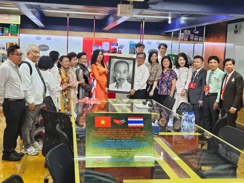 Thứ trưởng Ngoại giao Lê Thị Thu Hằng thăm và làm việc với cộng đồng người Việt Nam tại Thái Lan - ảnh 2