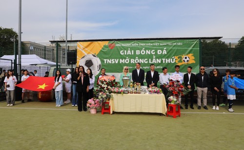 Sôi động giải bóng đá thanh niên, sinh viên Việt Nam mở rộng lần thứ 20 tại Cộng hòa Czech - ảnh 1