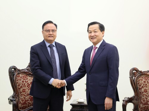 Phó Thủ tướng Lê Minh Khái tiếp Bộ trưởng Bộ Tài chính Lào - ảnh 1