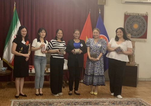 Đại sứ quán Việt Nam tại Iran tổ chức buổi “Coffee Morning” giao lưu giữa các cán bộ nữ và phu nhân ASEAN - ảnh 2