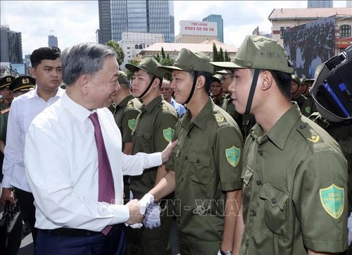 Thành phố Hồ Chí Minh ra mắt lực lượng bảo vệ an ninh, trật tự ở cơ sở - ảnh 1