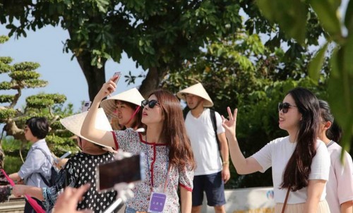Koreans top foreign visitor numbers in six-month period - ảnh 1