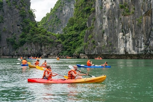 Ha Long Bay among world’s 51 most beautiful places: Condé Nast Traveler - ảnh 1