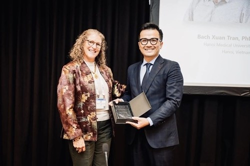 First Vietnamese wins ISPOR Research Excellence Award - ảnh 1