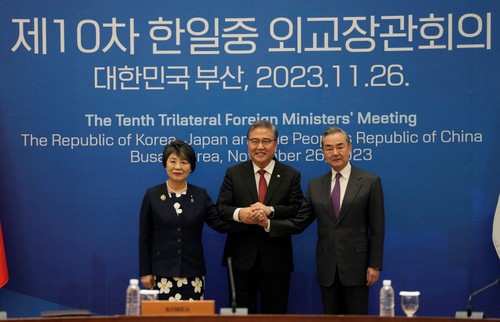 Top diplomats of China, Japan, S.Korea seek to boost three-way ties - ảnh 1